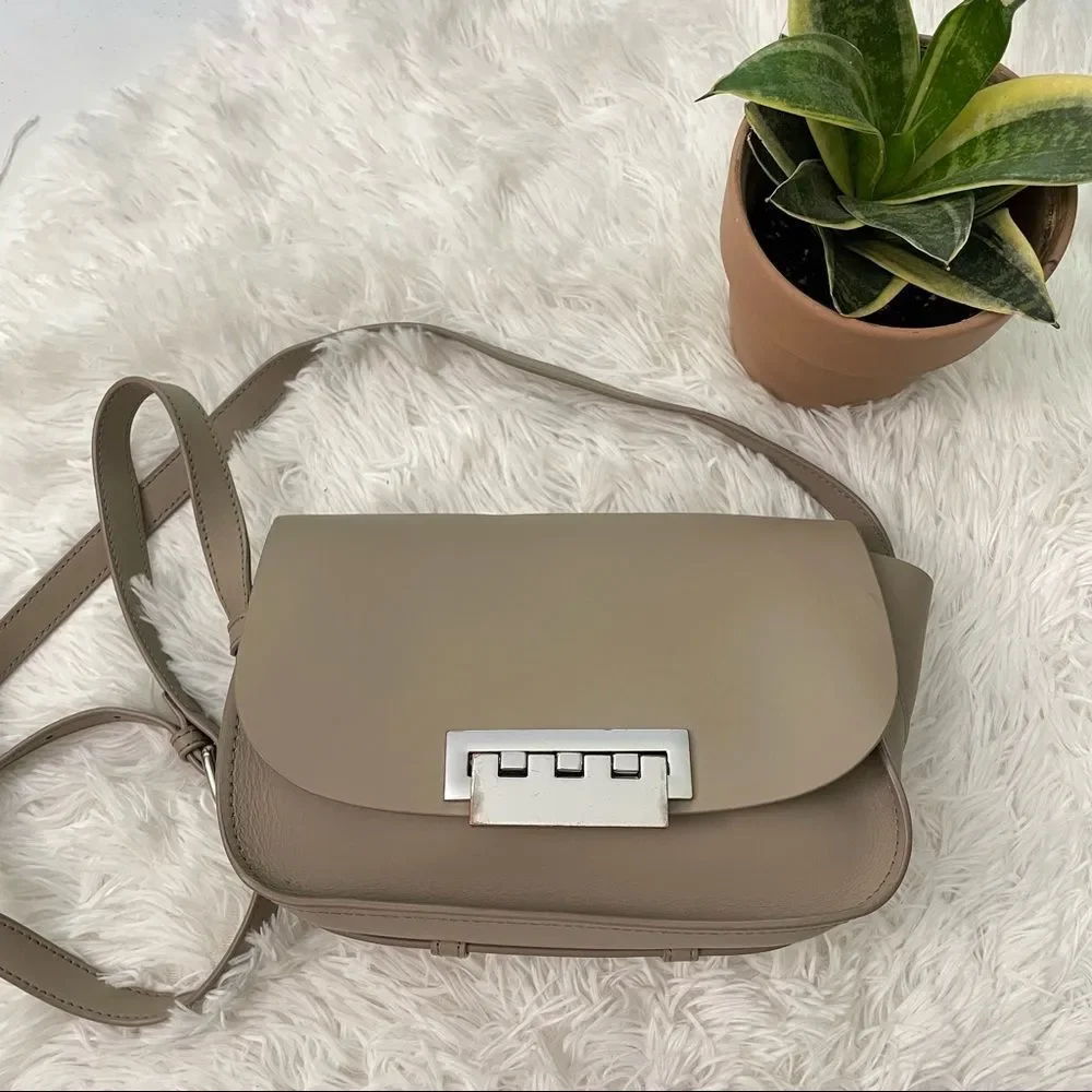 Zac Posen Eartha Iconic Saddle Shoulder/ Crossbody Bag - Beige sz small - Picture 1 of 16